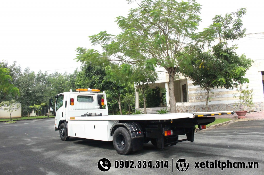 Xe chở xe ô tô Isuzu NQR550 với thiết kế hiện đại và khả năng chuyên chở ưu việt.