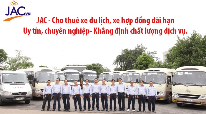 Đội ngũ lái xe chuyên nghiệp, tận tâm của Sài Gòn Xe Hơi luôn sẵn sàng phục vụ khi thuê xe ô tô 10 chỗ