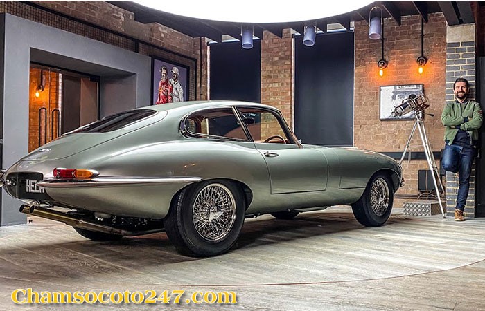 Jaguar E-Type Roadster, phiên bản mui trần của kiệt tác xe ô tô cổ điển.