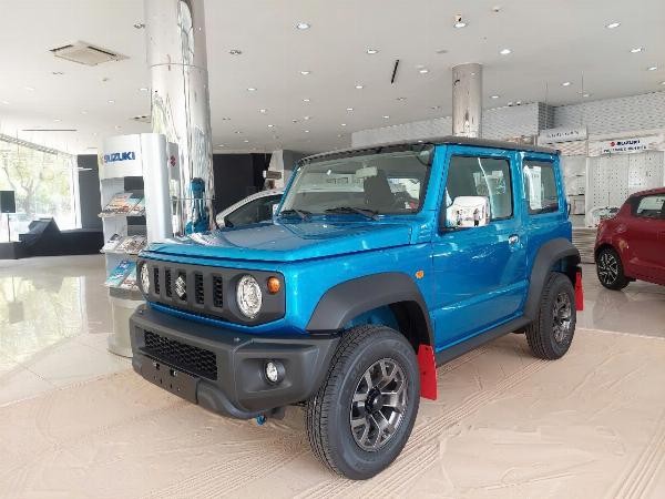 Giá xe ô tô Royal Jimny GLX 4AT 2 tông màu xanh đen