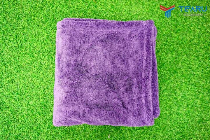 Cấu trúc sợi microfiber siêu mềm của khăn lau khô xe ô tô