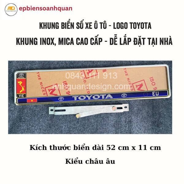khung biển số ô tô dài với bản đồ Việt Nam màu đỏ theo phong cách châu Âu