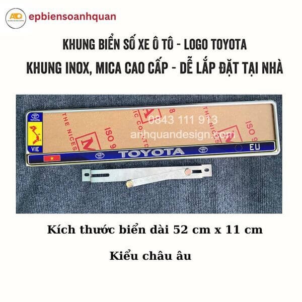 khung biển số ô tô dài với bản đồ Việt Nam màu vàng theo phong cách châu Âu