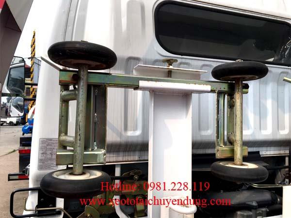 Kiểm tra và bảo dưỡng bánh xe cứu hộ cho ô tô định kỳ để đảm bảo an toàn.