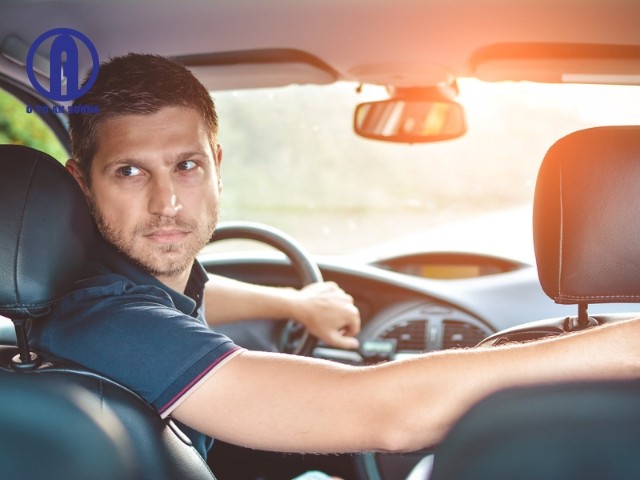 Lái xe ô tô cơ bản: Hướng dẫn kỹ thuật lùi xe