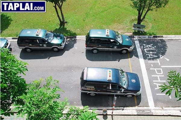 Thí sinh chuẩn bị khởi hành bài thi sa hình lái xe ô tô B2