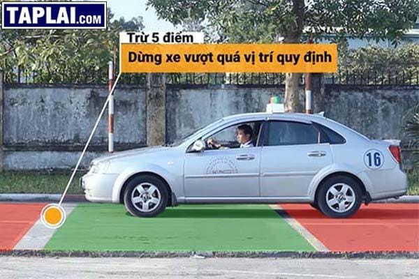 Căn điểm dừng xe nhường đường cho người đi bộ trong sa hình B2