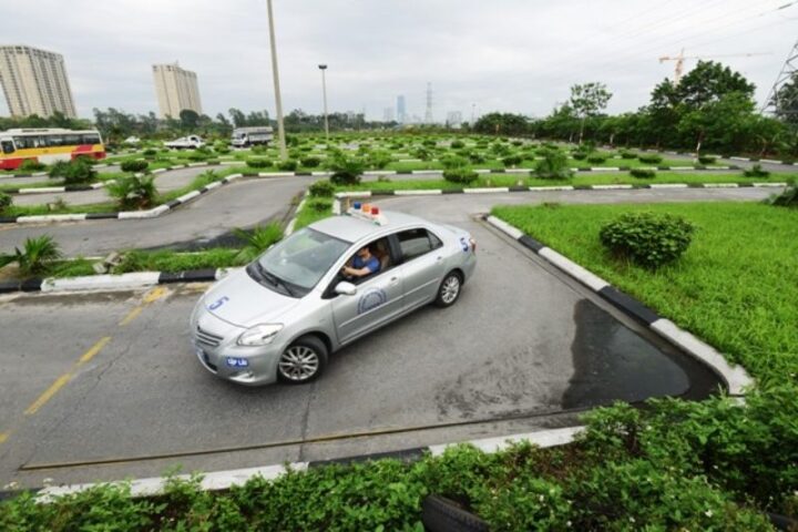 ky thuat lai xe o to duong hep 1 ecb26e84 740a 475d a599 c49604d16c0e