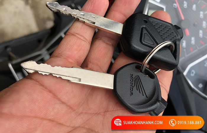 lam chia khoa xe may honda 04