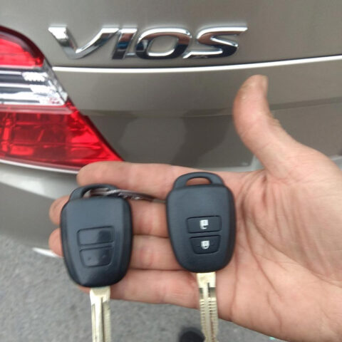 Dịch vụ làm chìa khóa gập xe ô tô Toyota Vios và các dòng xe phổ biến