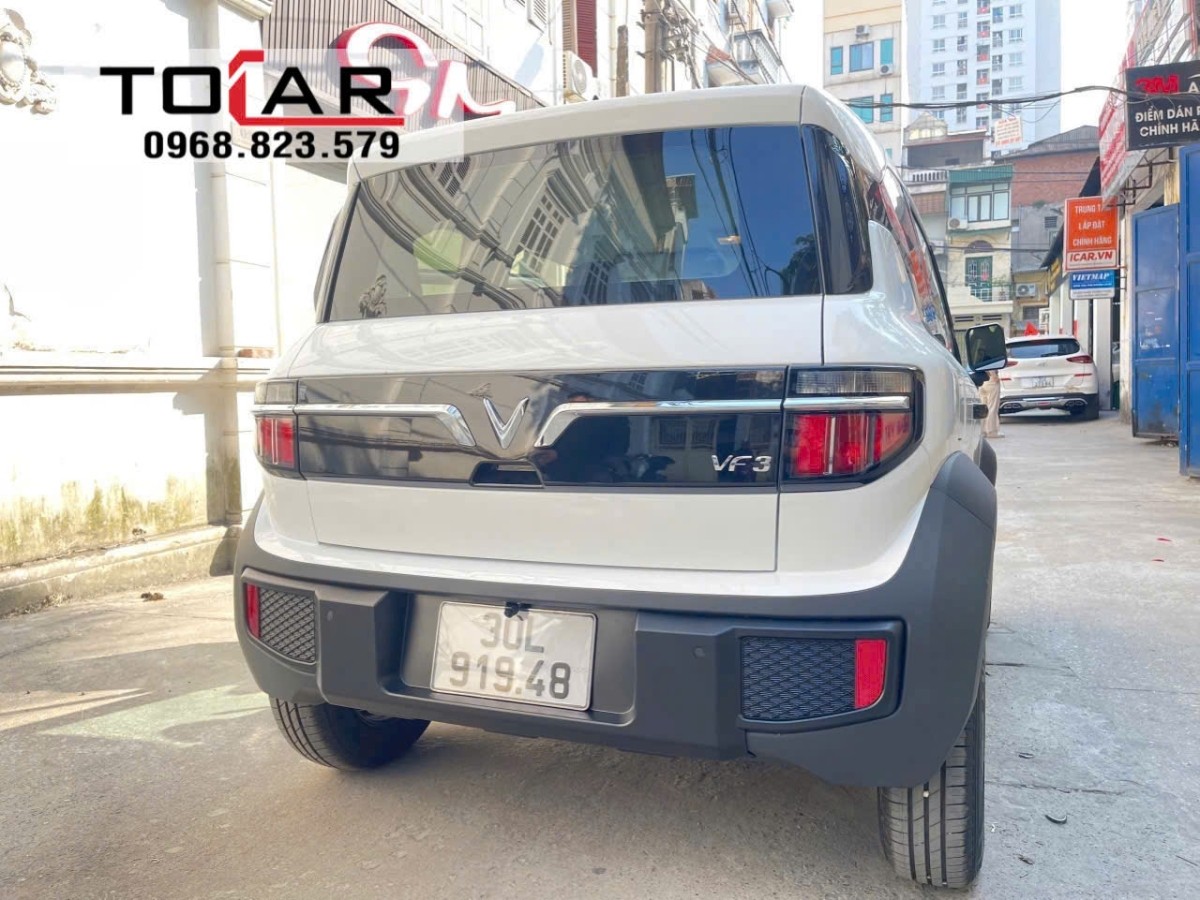 Lắp đặt ốp cản trước sau cho xe ô tô, giúp hạn chế hư hại từ va quẹt nhỏ