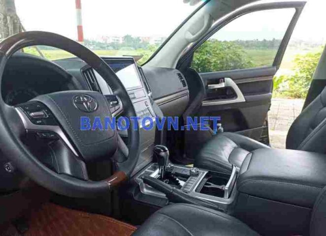 Toyota Land Cruiser VX 4.6 V8 2017 màu đen, đang rao bán