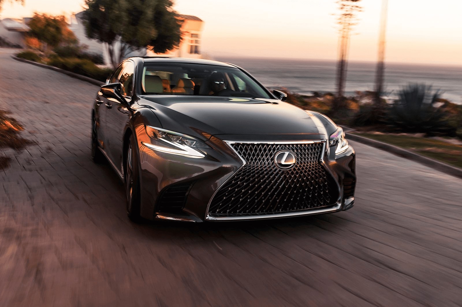 Độ bền bỉ, ổn định và tính kinh tế là lý do xe ô tô Lexus cũ được ưa chuộng