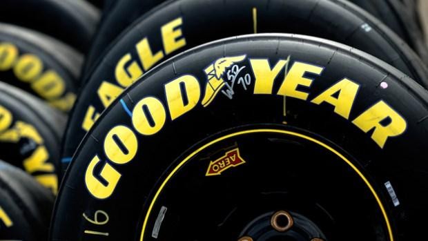 Lốp xe ô tô Goodyear bền bỉ và bám đường, xếp hạng lốp xe ô tô Goodyear.