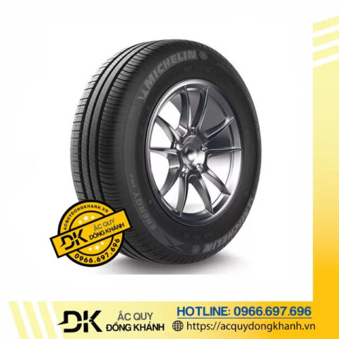 Chi tiết lốp xe ô tô Michelin R14 với thiết kế gai lốp độc đáo và logo Michelin