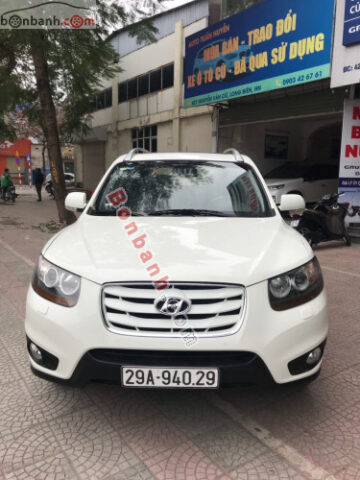 Bảng điều khiển trung tâm và không gian lái xe ô tô SantaFe 2010