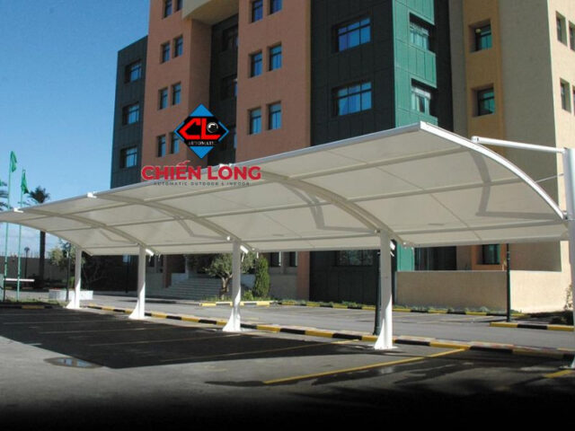 Mái che nhà xe ô tô vòm được thiết kế tinh xảo, không chỉ là công trình chức năng mà còn là tác phẩm nghệ thuật góp phần tô điểm cho không gian.