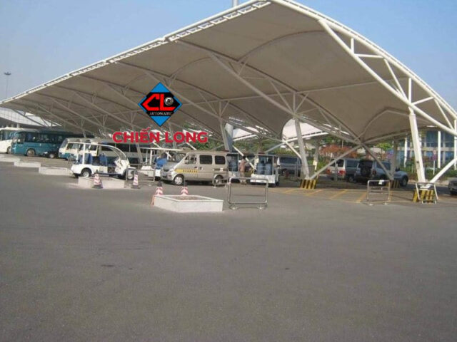 Mẫu mái che ô tô vòm với thiết kế tinh tế, kết hợp hài hòa giữa chức năng và thẩm mỹ, là lựa chọn hoàn hảo cho không gian sang trọng.