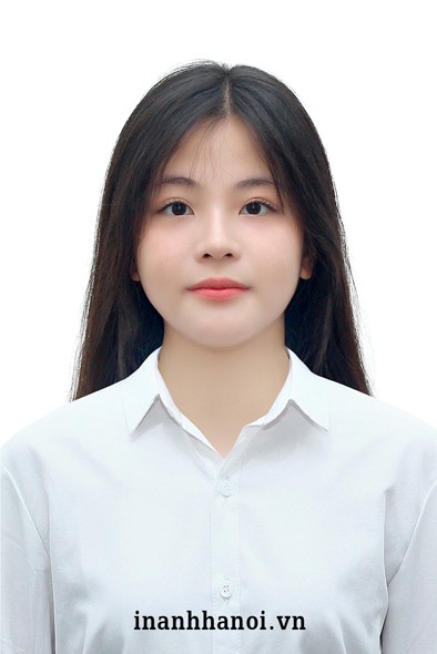 Ví dụ trang phục áo sơ mi có cổ phù hợp cho ảnh lái xe ô tô
