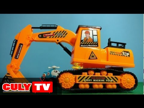 Xe xúc cát ô tô hạng nặng đang hoạt động trên công trường