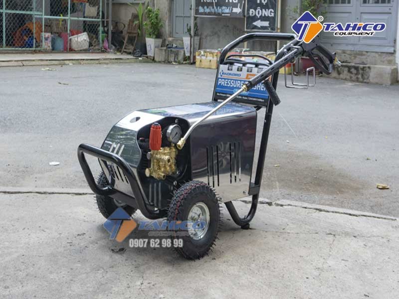 Máy rửa xe ô tô tải cao áp Kokoro T3100M với thiết kế chắc chắn