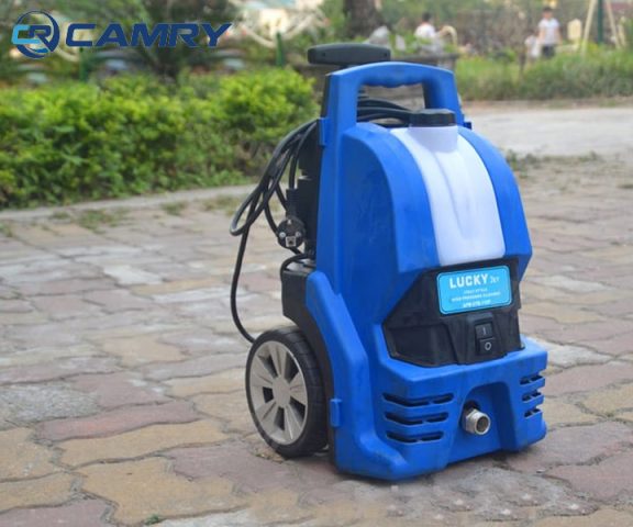 Lợi ích vượt trội khi sử dụng máy rửa xe ô tô không chạm