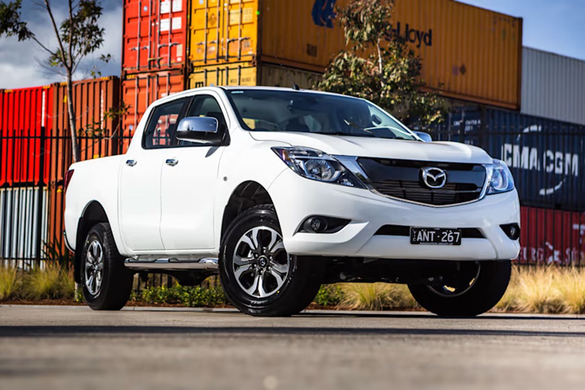 Chi tiết ngoại thất Mazda BT-50 2021, thiết kế bo tròn và kích thước xe, ảnh hưởng đến giá xe Mazda BT-50 trên thị trường