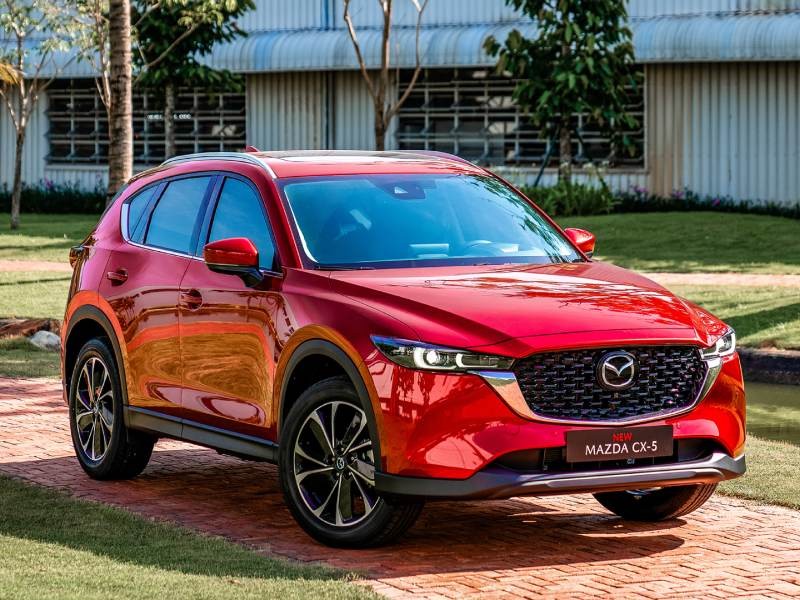 Mazda CX-5, mẫu SUV xe ô tô gia đình 5 chỗ phổ biến tại Việt Nam, sở hữu thiết kế KODO tinh tế và vận hành mạnh mẽ