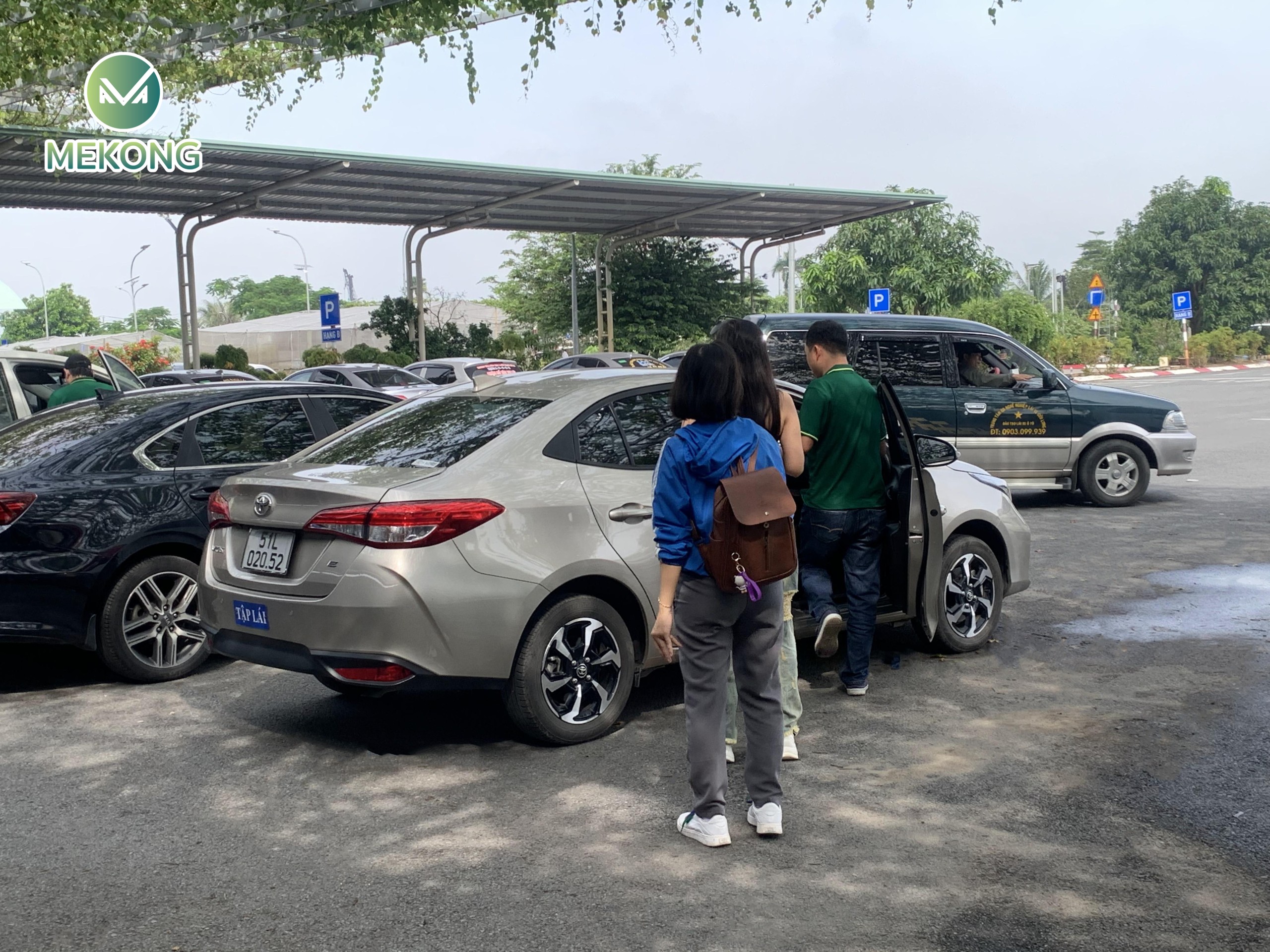 Học viên thực hành lái xe đường trường