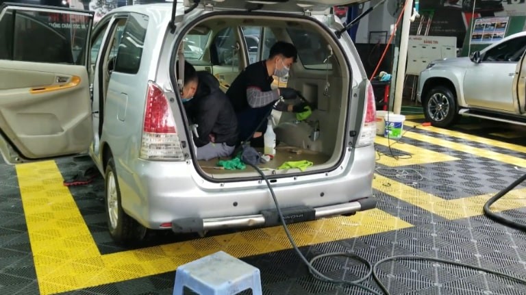 Mô hình chăm sóc bảo dưỡng ô tô tại trung tâm Hà Thành Car Spa