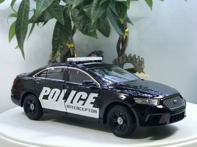 mo hinh xe o to ford police interceptor sedan201