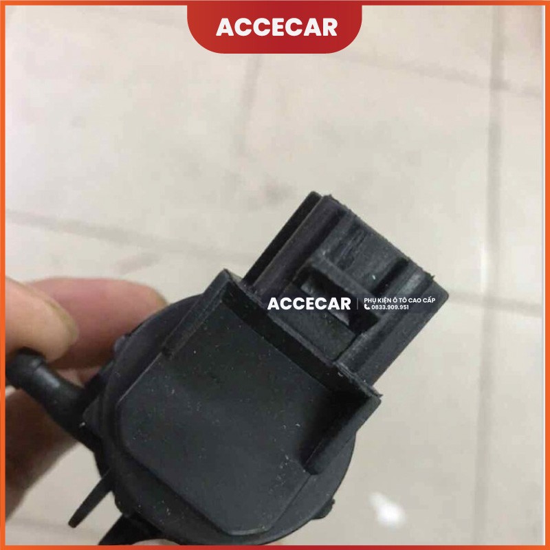 Vị trí bình chứa và bơm nước rửa kính xe ô tô sau khi tháo lắp