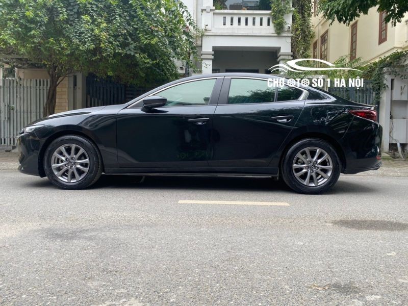 Hình ảnh sườn xe ô tô cũ Mazda 3 Luxury 2022 Màu Đen với các đường nét Kodo