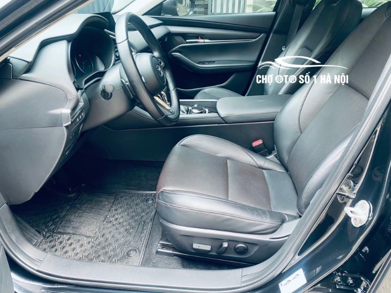 Hình ảnh hàng ghế đầu xe ô tô cũ Mazda 3 Luxury 2022 Màu Đen, chi tiết và hiện đại
