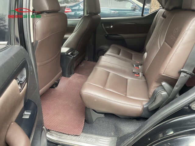 Hàng ghế sau Toyota Fortuner 2019 rộng rãi