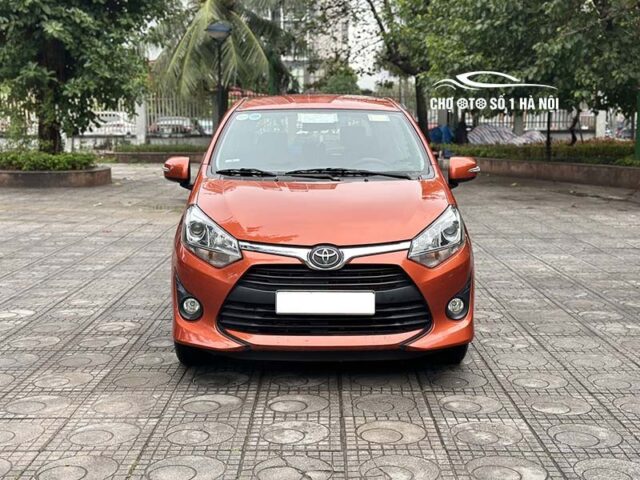 Toyota Wigo cũ màu đỏ, kiểu dáng hatchback năng động trên đường phố