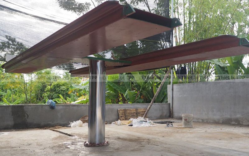 Toàn cảnh một mẫu cầu nâng 1 trụ rửa xe ô tô cũ đã qua sử dụng, cho thấy tổng thể thiết bị và bàn nâng