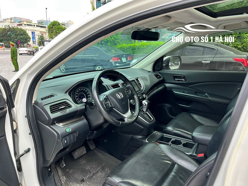 Khoang lái tiện nghi của Honda CRV cũ, các yếu tố ảnh hưởng đến giá xe ô tô Honda CRV cũ