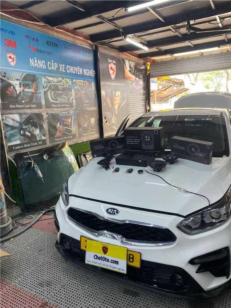 Hệ thống loa siêu trầm được nâng cấp chuyên nghiệp, mang lại trải nghiệm âm thanh sống động cho xe đã độ xe ô tô cổ.