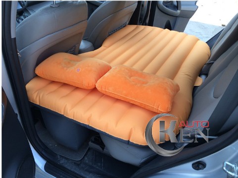 Nội thất xe ô tô với nệm lót xe ô tô được lắp đặt gọn gàng, mang lại sự tiện nghi