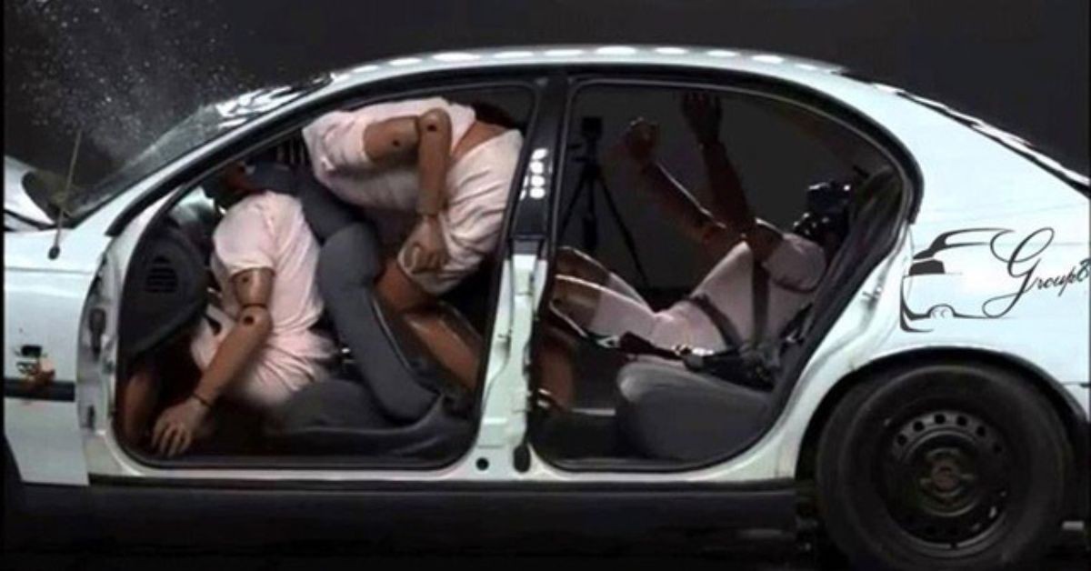 Minh họa dây an toàn giữ hành khách cố định, ngăn ngừa bị văng ra khỏi xe ô tô khi va chạm