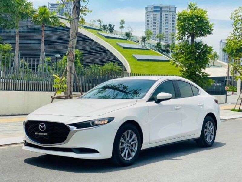 Thiết kế ngoại thất của dòng xe ô tô gầm thấp Toyota Vios với đèn pha LED sắc sảo.