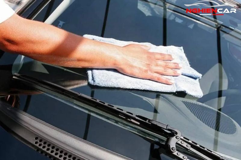 Những lưu ý cần thiết khi thay cần gạt nước ô tô