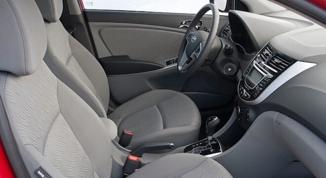Khoang nội thất rộng rãi, tiện nghi của Hyundai Grand i10 sedan, tham khảo giá xe ô tô i10