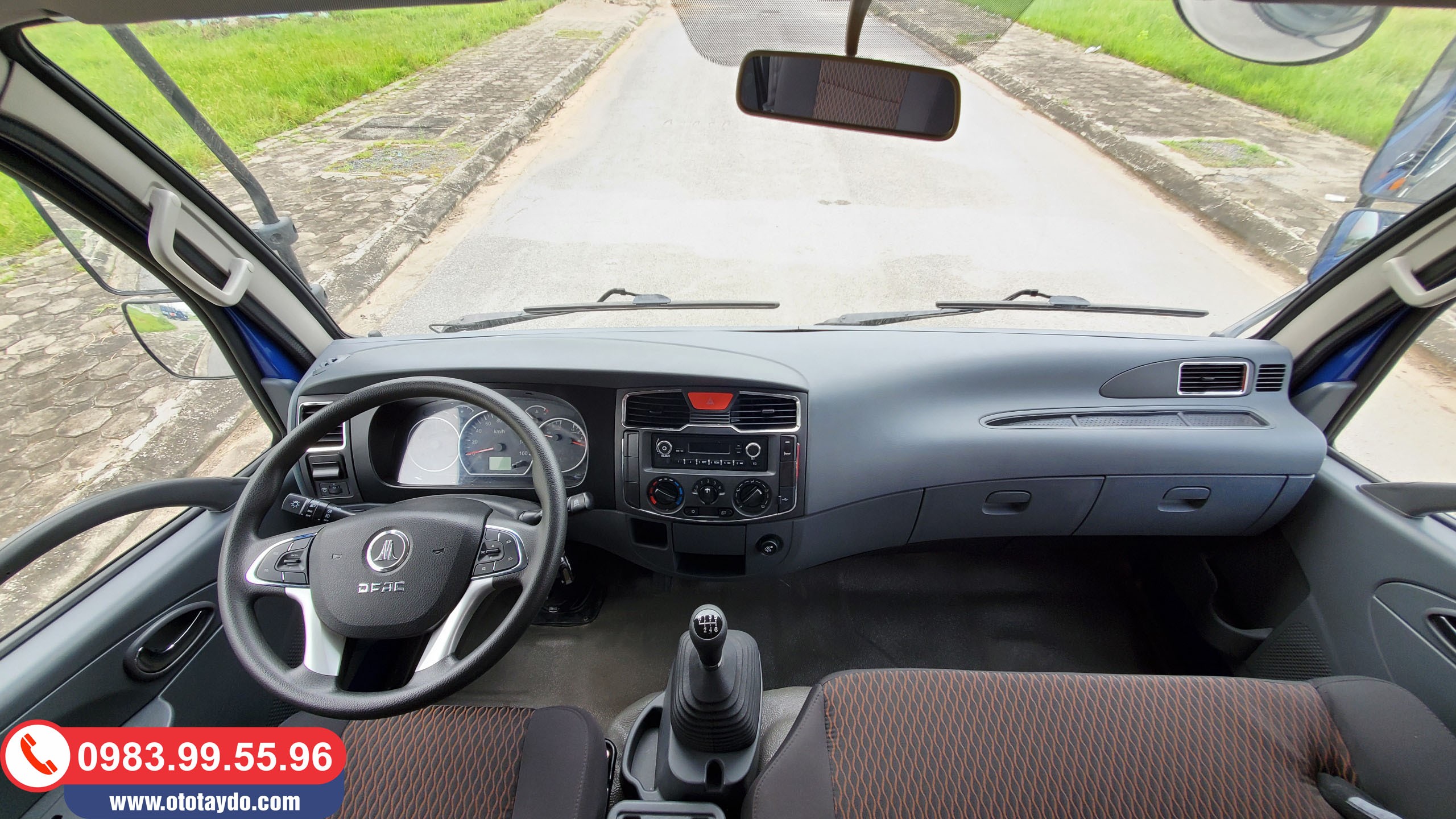 Nội thất khoang cabin xe ô tô tải 5 tấn Nissan K6