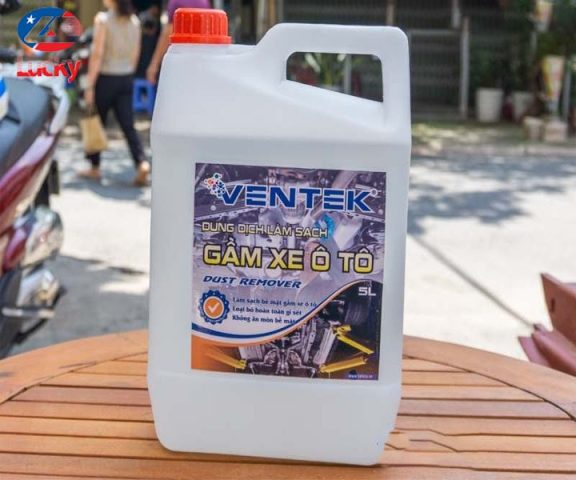 Nước tẩy rửa gầm xe ô tô Ventek được nhiều gara tin dùng