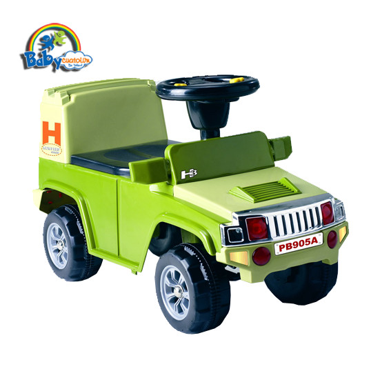 Xe ô tô điện trẻ em màu xanh dương, kiểu dáng coupe hiện đại, minh họa tầm quan trọng của thiết kế trong quá trình lựa chọn xe ô tô phù hợp.