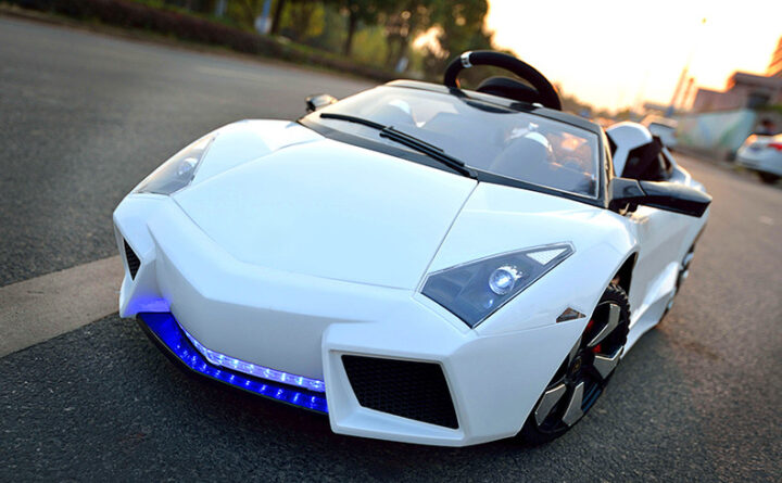 Phiên bản xe ô tô điện Lamborghini LS518 màu trắng tinh tế