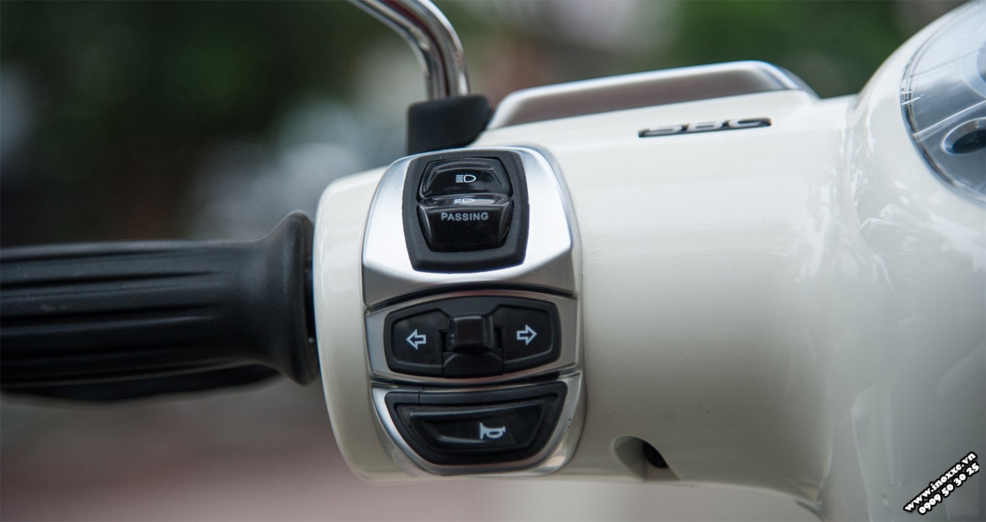 Cụm công tắc bên trái của Peugeot Django
