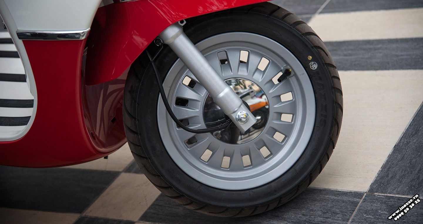 Bánh sau và giảm xóc của Peugeot Django